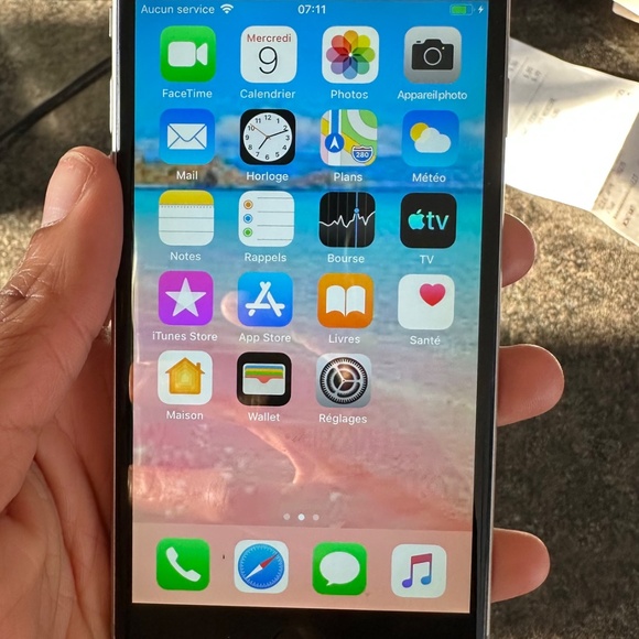 iPhone 6 - Picture 2 of 3